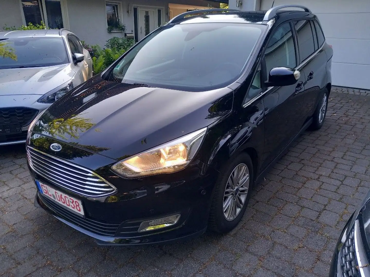 Ford Grand C-Max 1.0 Titanium Černá - 1