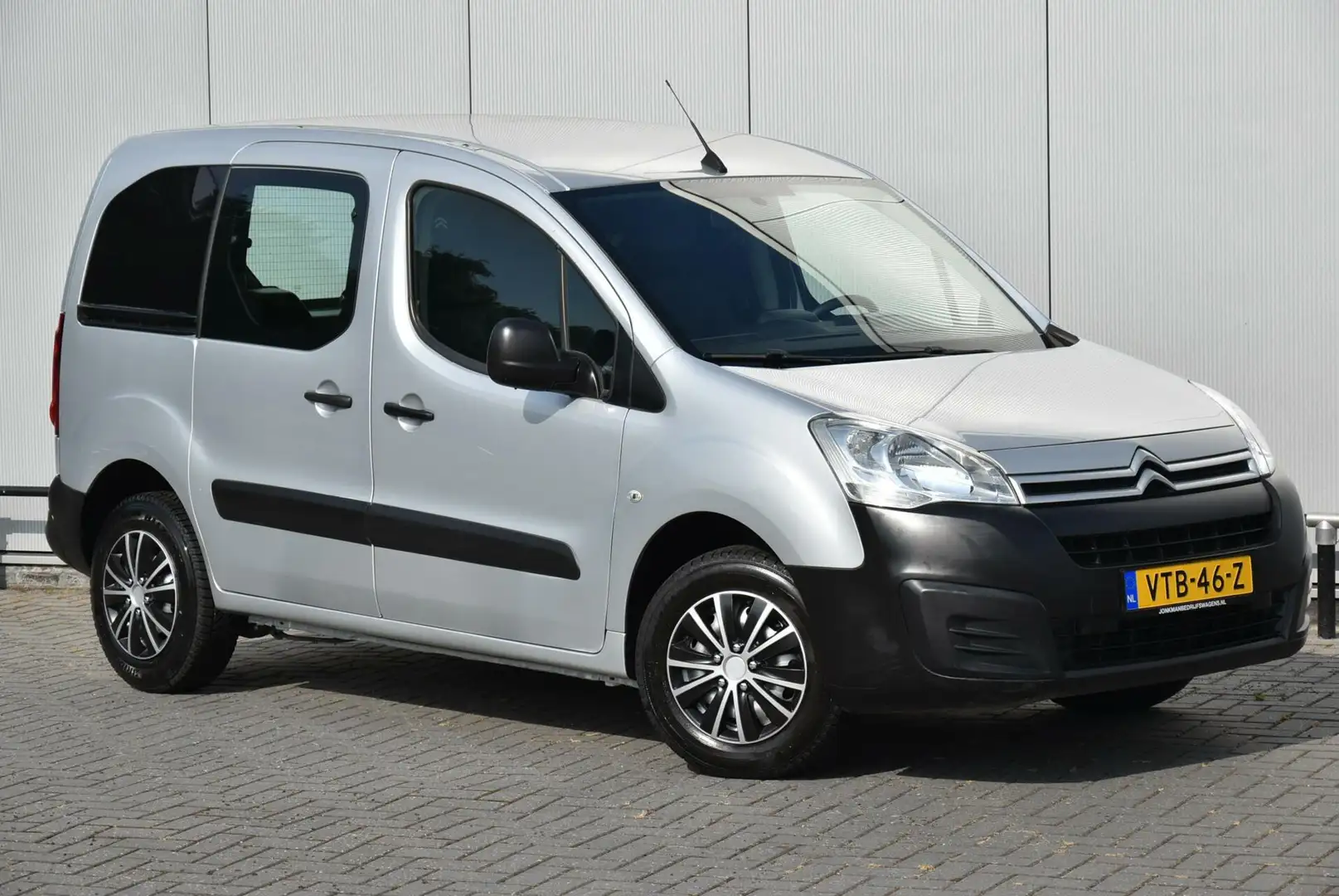 Citroen Berlingo 1.6 HDI Euro 6 Navi Airco 3 Sits Cruise control Gris - 1