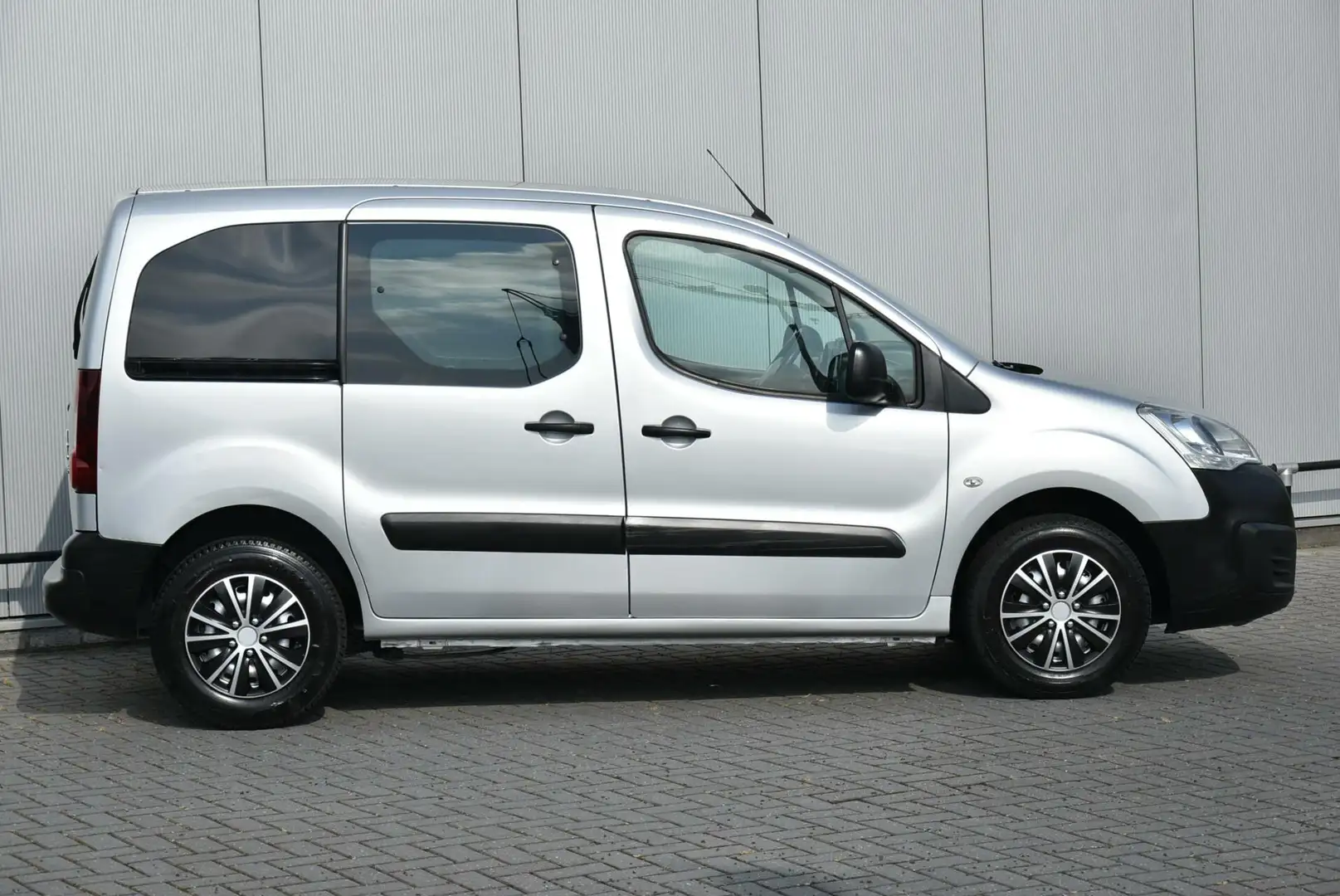 Citroen Berlingo 1.6 HDI Euro 6 Navi Airco 3 Sits Cruise control Gris - 2