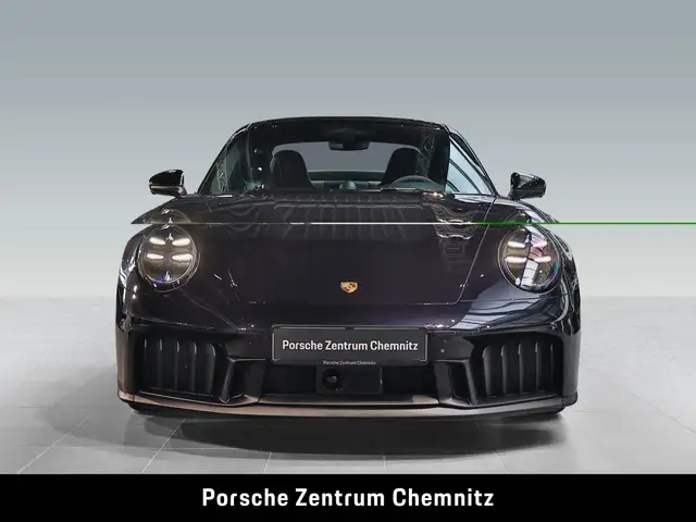 Porsche 911 view 4