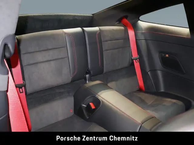 Porsche 911 view 8
