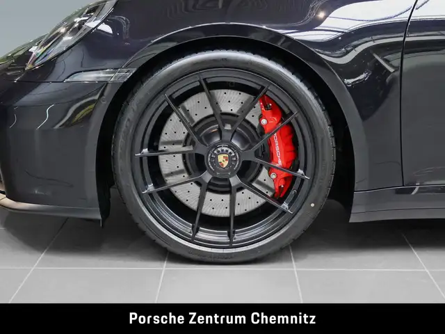 Porsche 911 view 6