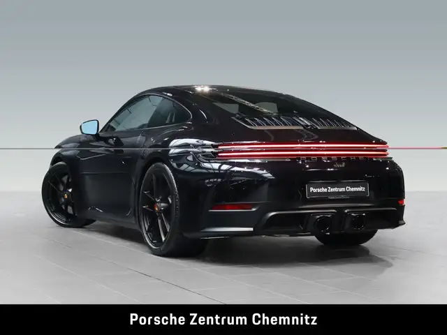 Porsche 911 view 3