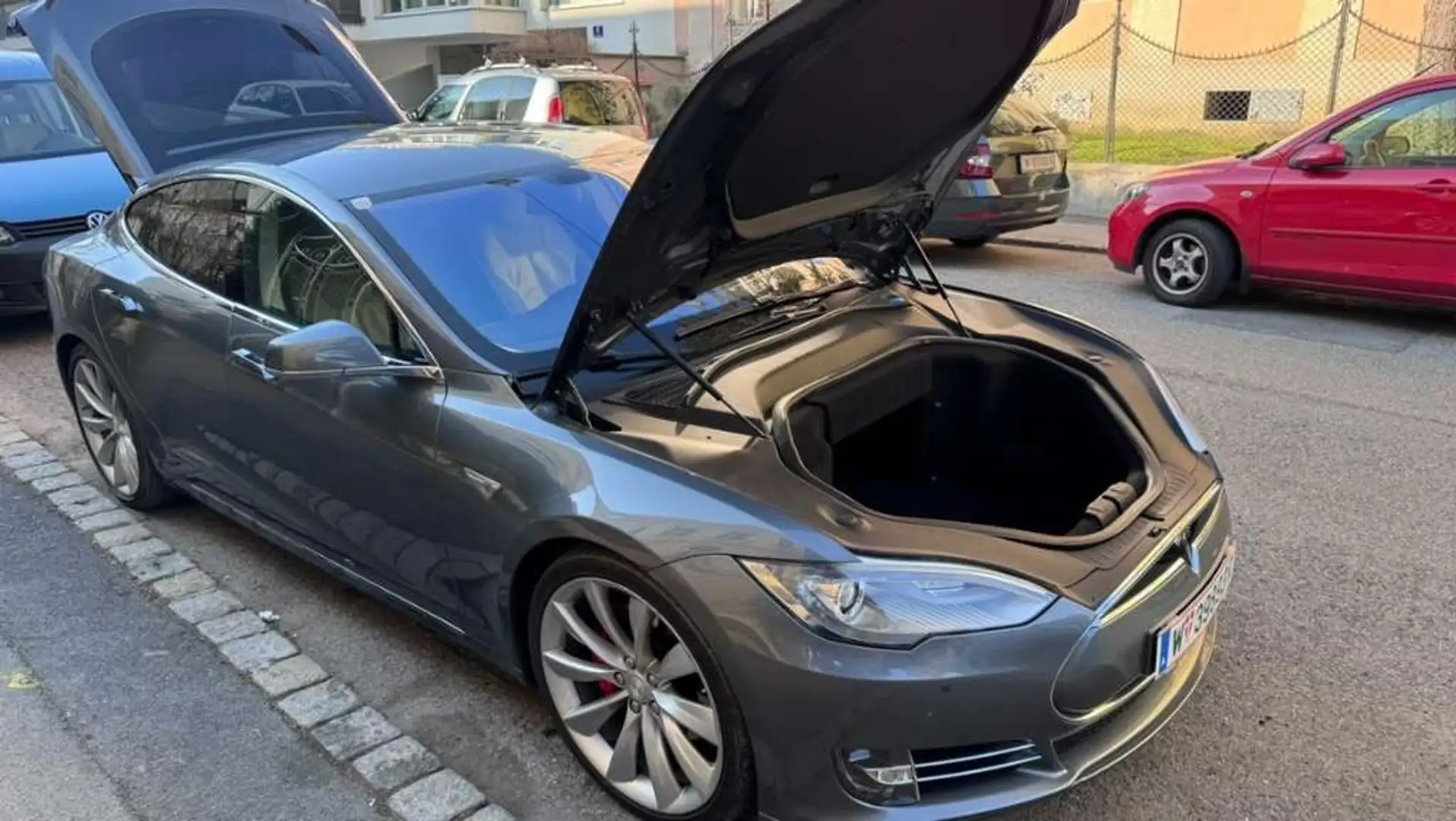 Tesla Model S Model S Performance 85kWh Performance Stříbrná - 1