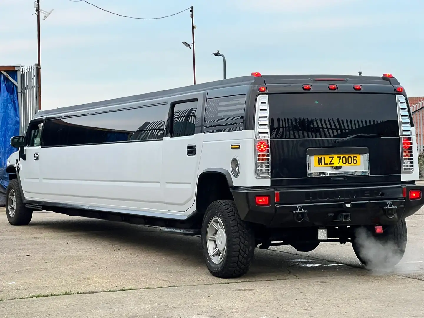 HUMMER H2 LIMOUSINE Negro - 1