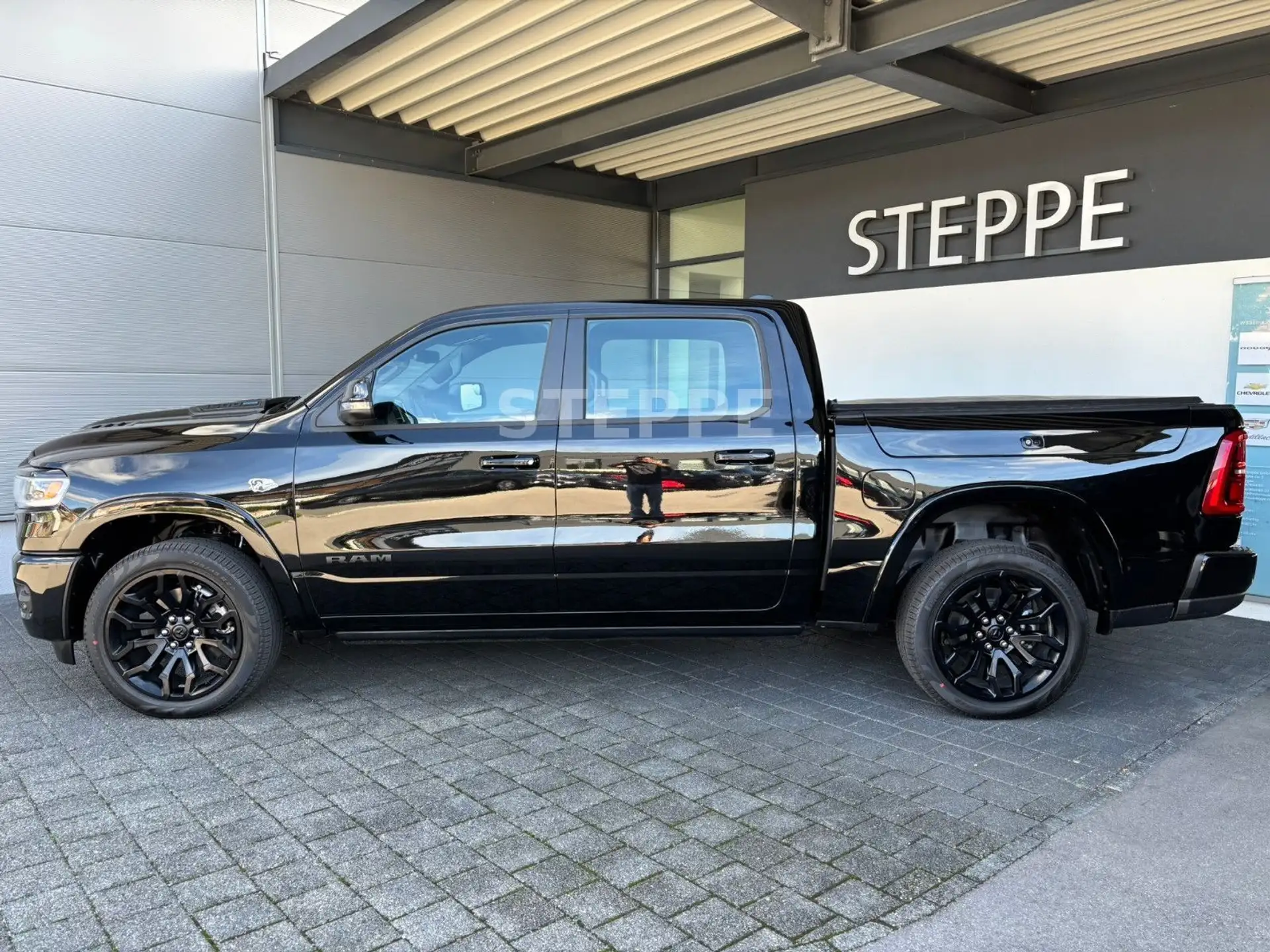 닷지 Dodge RAM 2026 검정 사진 3