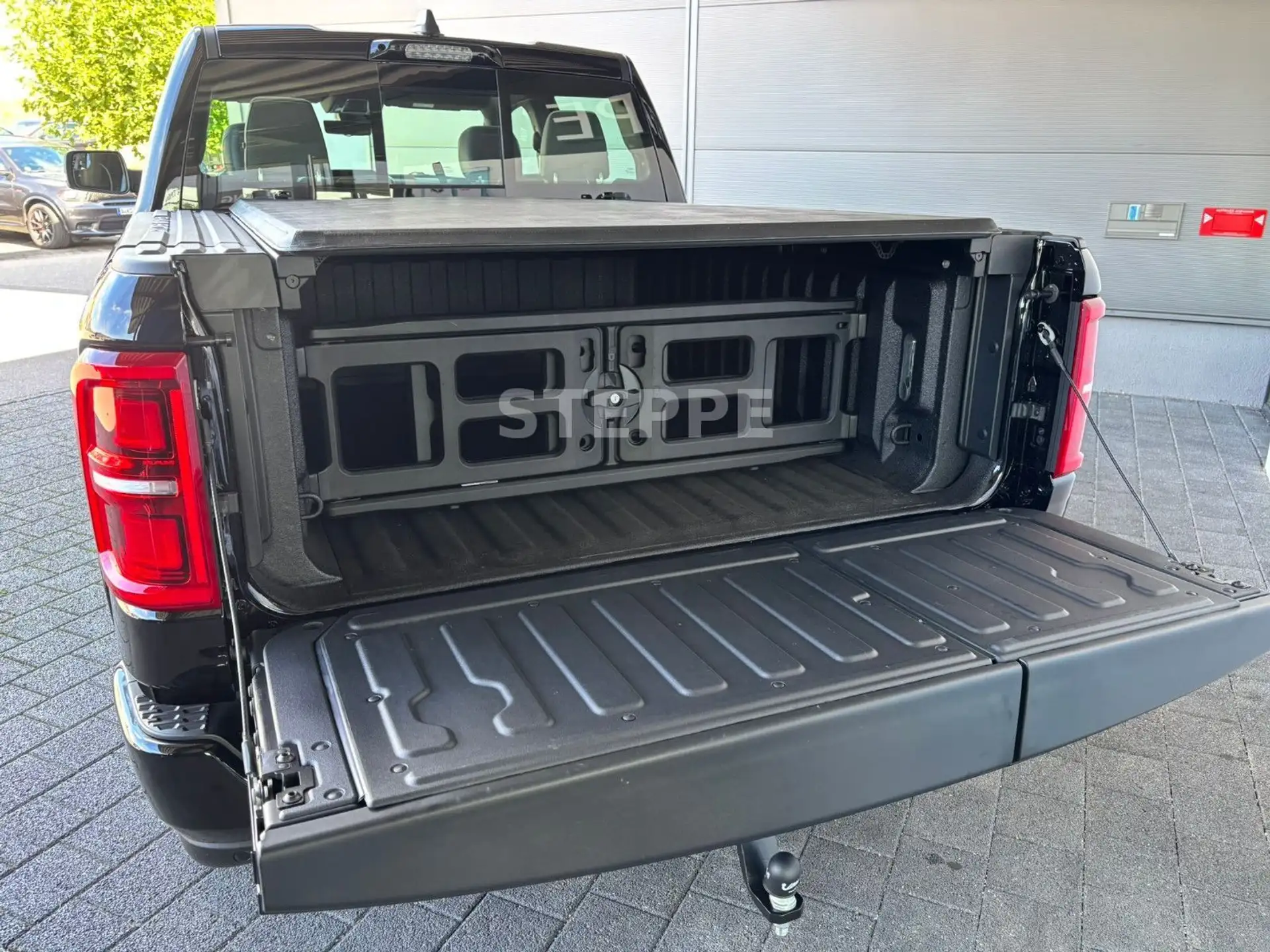닷지 Dodge RAM 2026 검정 사진 7