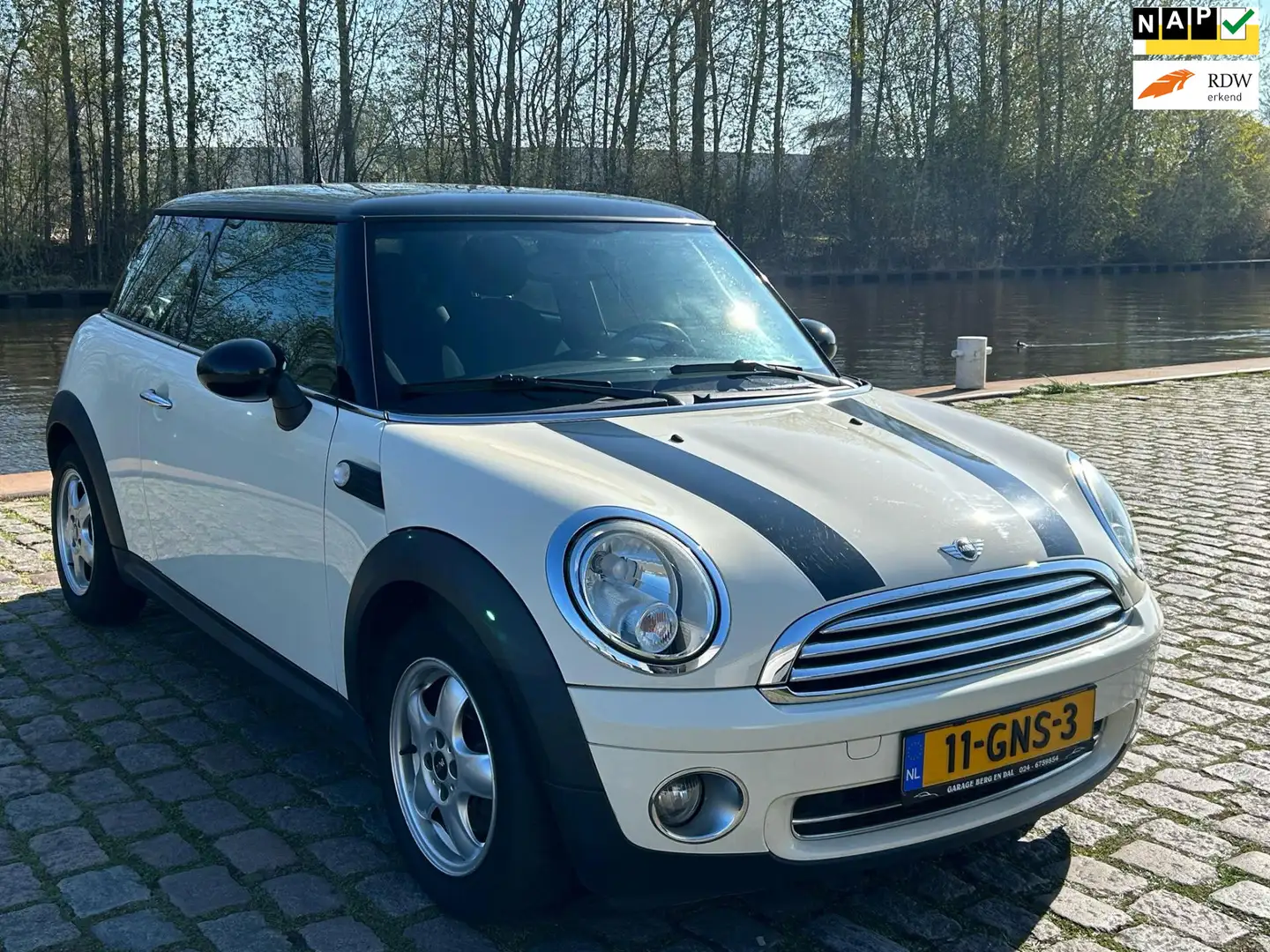 MINI Cooper Mini 1.6 Chili ORG NL AUTO LAGE KM airco elektrisc Wit - 1