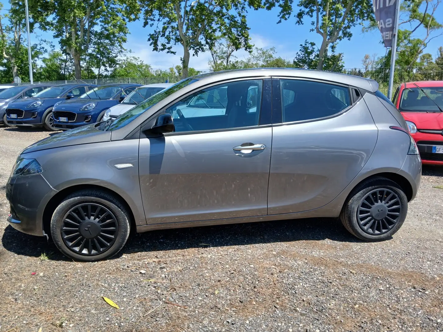 Lancia Ypsilon 1.0 FireFly 5 porte S&S Hybryd Gold Grigio - 2