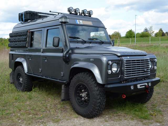 Imagine Land Rover Defender 110 SE