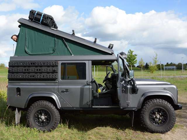 Land Rover Defender 110 SE