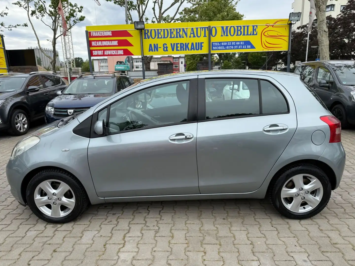 Toyota Yaris Executive*KLIMA Silber - 2