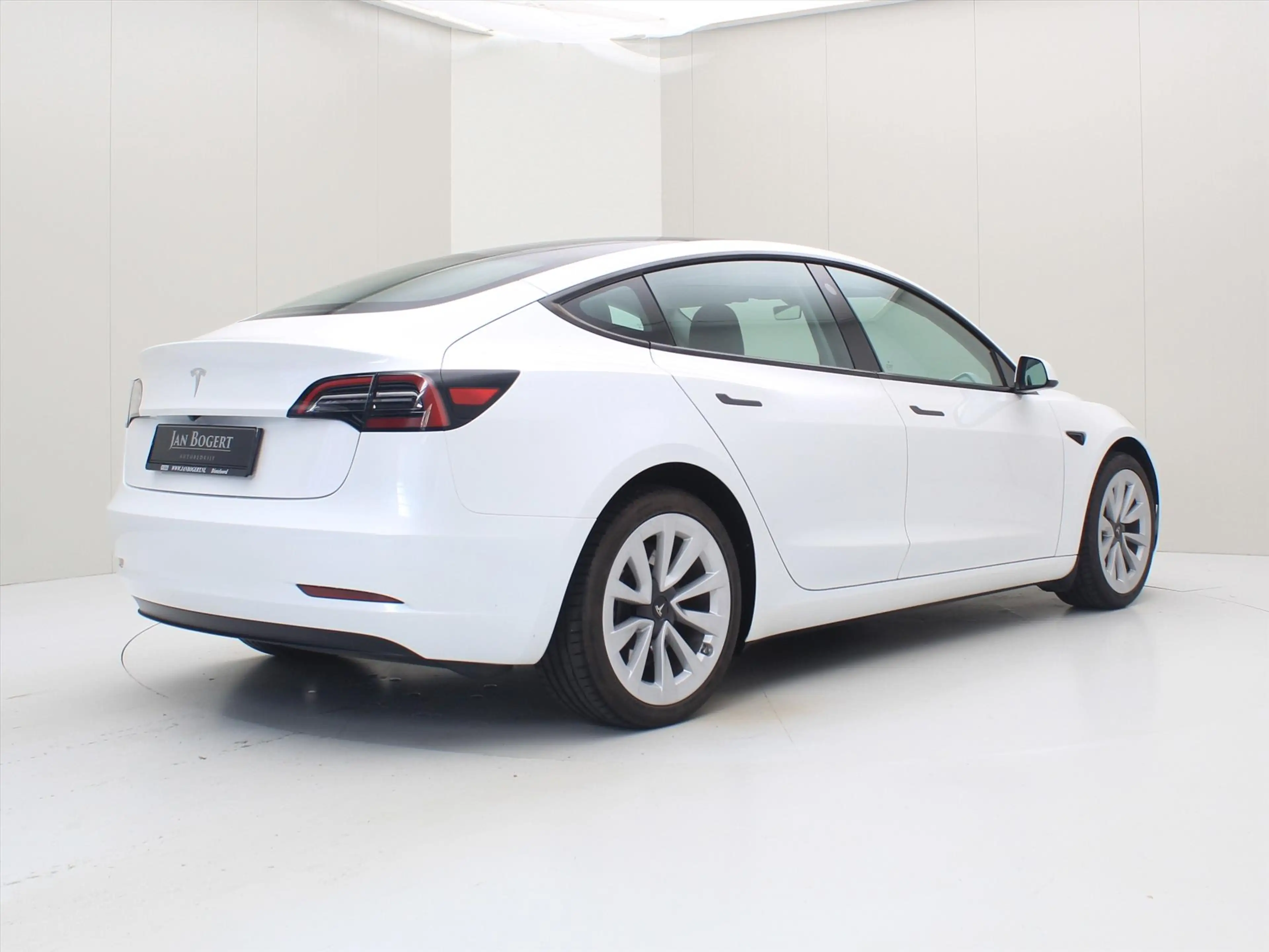 Tesla Model 3 Standard RWD Plus FACELIFT 94,9% SoH [ AMD RYZEN+L — photo 3