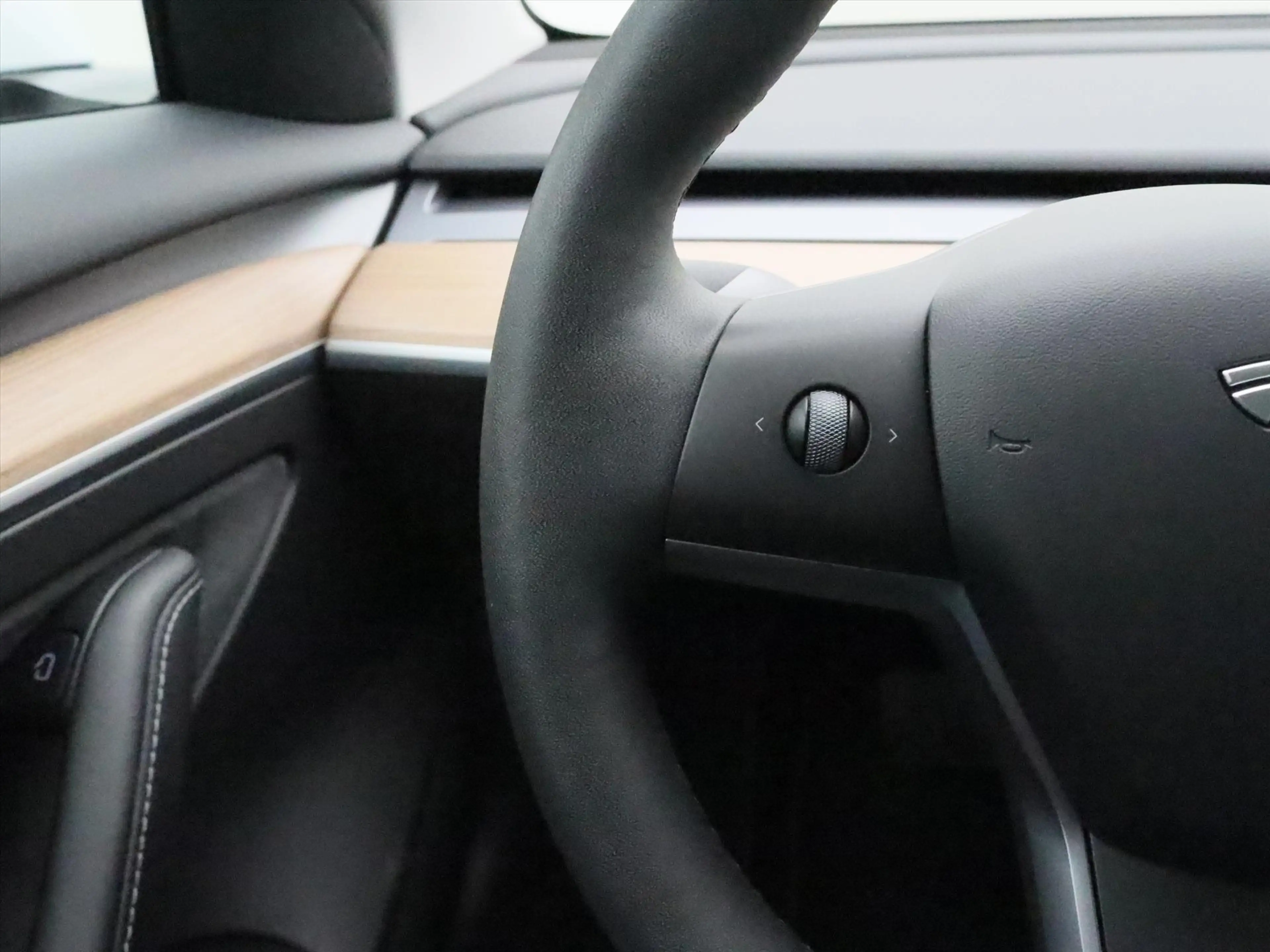 Tesla Model 3 Standard RWD Plus FACELIFT 94,9% SoH [ AMD RYZEN+L — photo 22