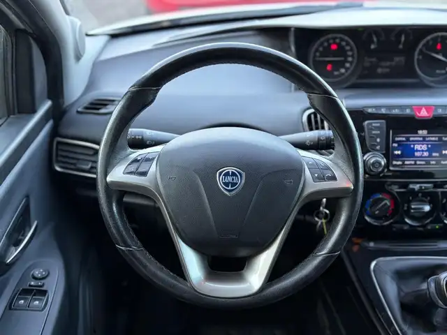 Lancia Ypsilon view 11