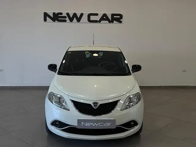 Lancia Ypsilon view 3