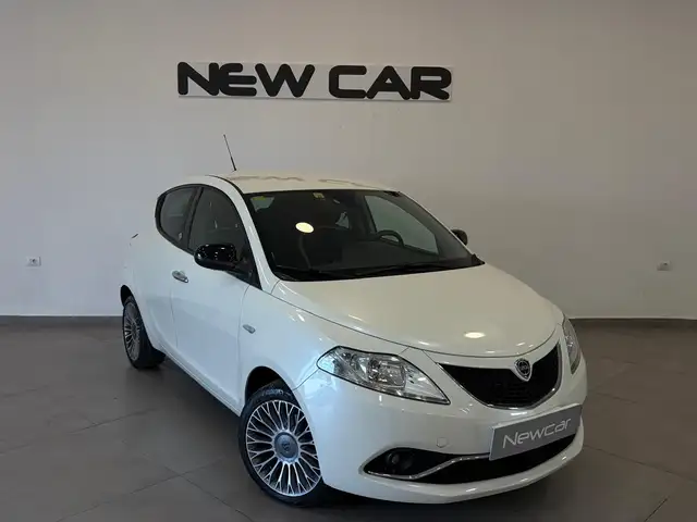 Lancia Ypsilon view 2