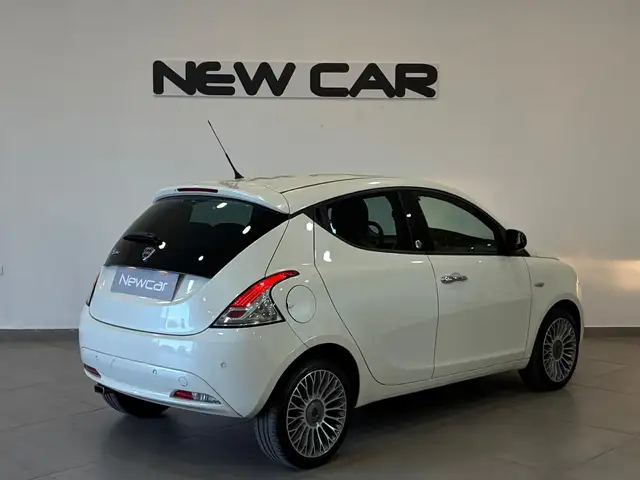 Lancia Ypsilon view 7