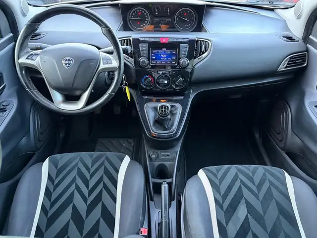 Lancia Ypsilon view 10