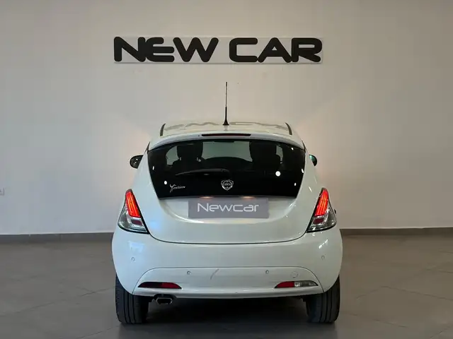 Lancia Ypsilon view 6