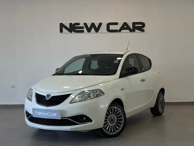 Lancia Ypsilon view 4