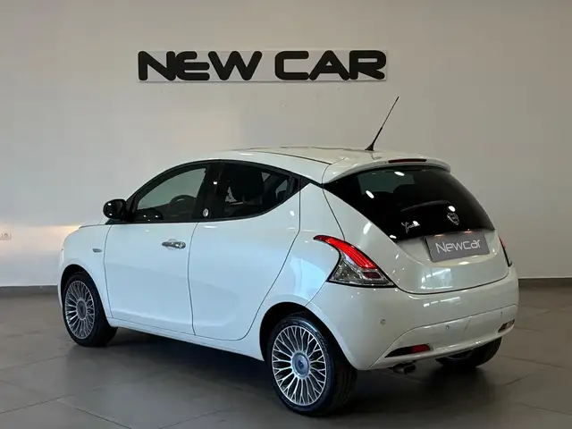Lancia Ypsilon view 5