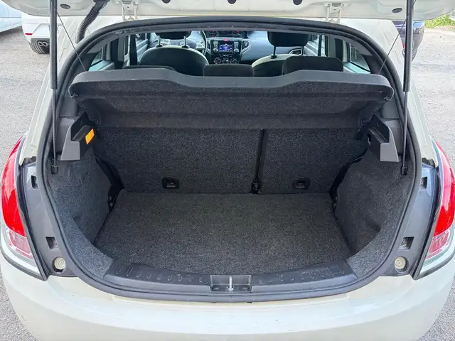 Lancia Ypsilon view 8