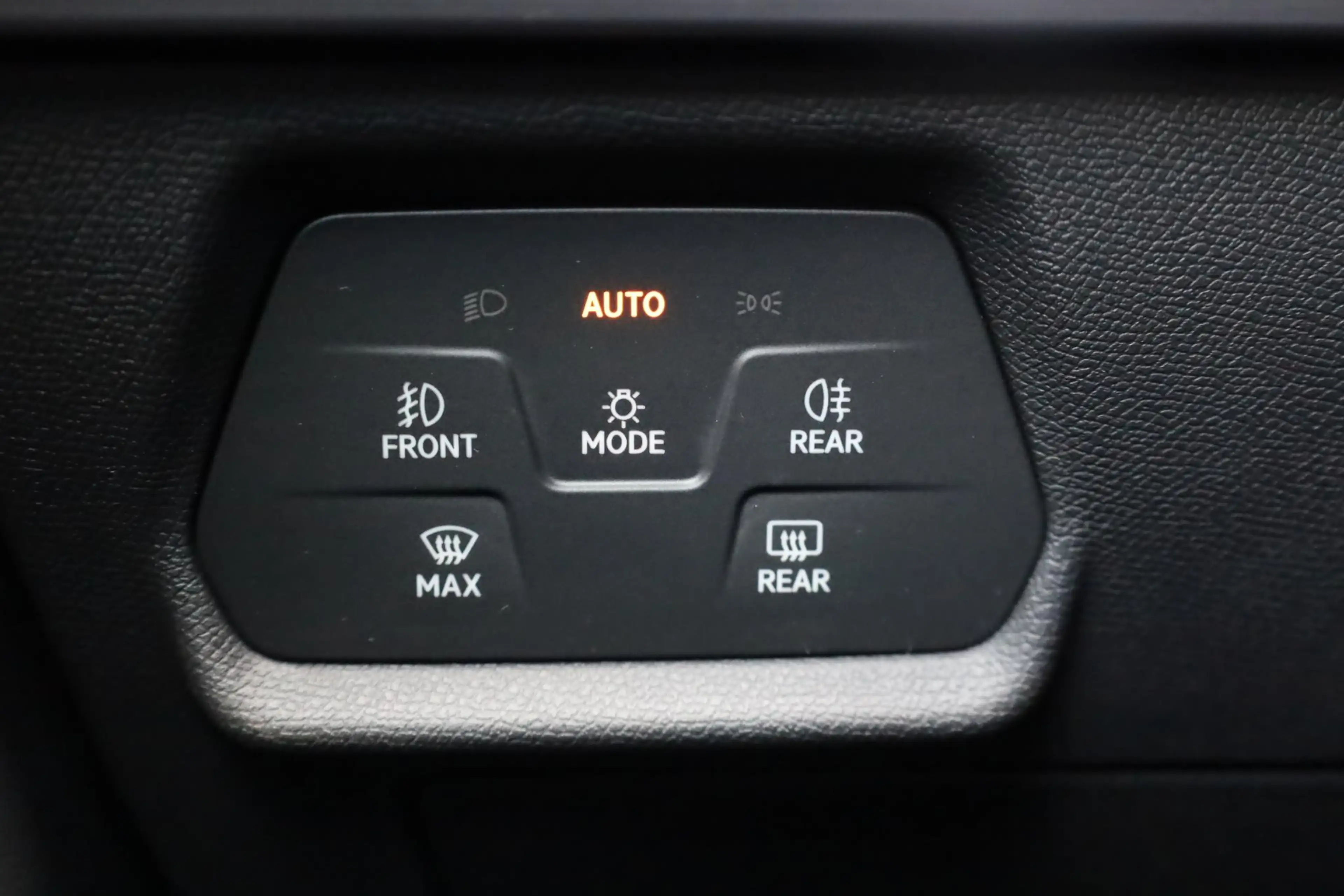 SEAT Leon e-Hybrid Sportstourer 1.5 TSI FR Business 204PK / 150kW DSG — photo 13