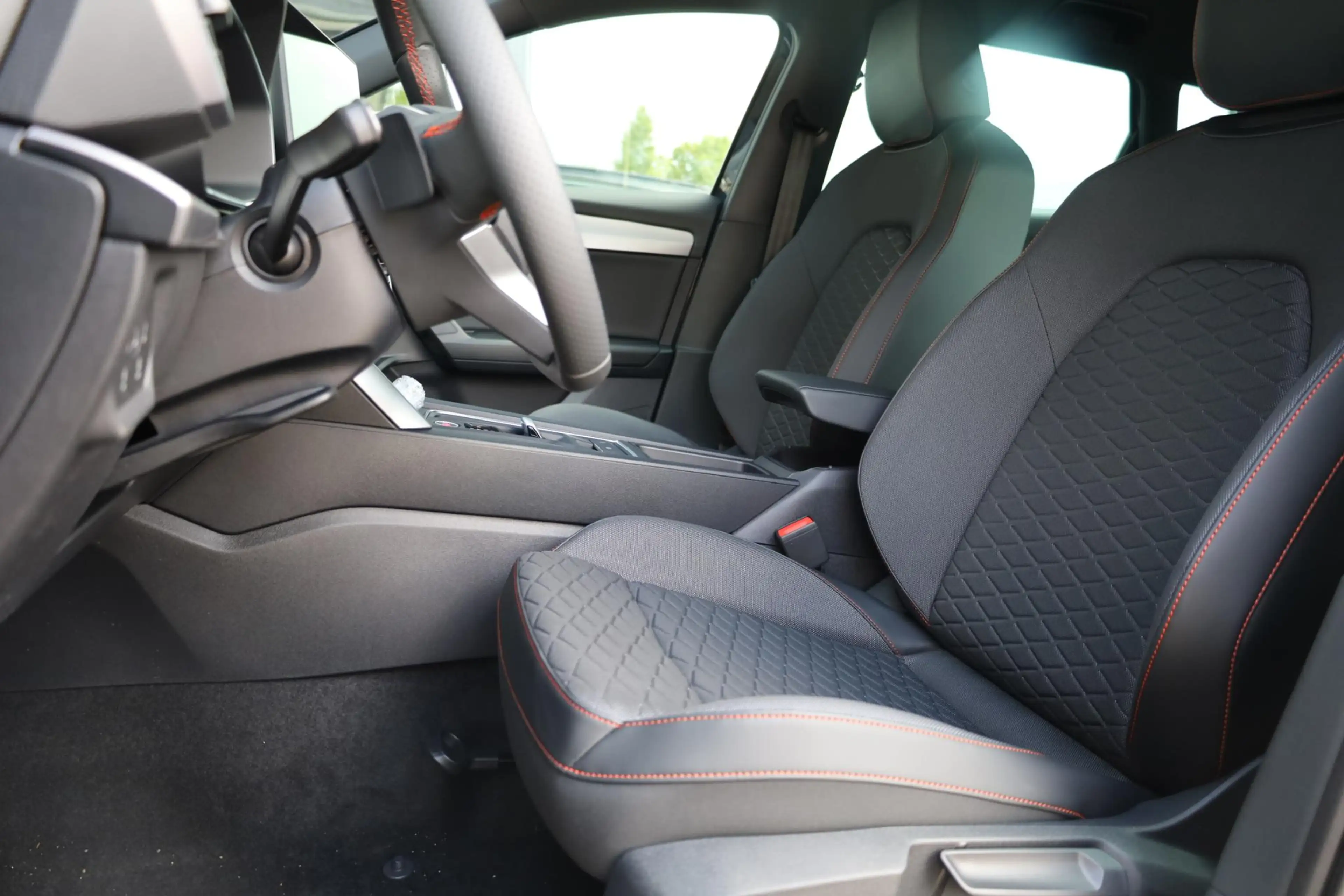 SEAT Leon e-Hybrid Sportstourer 1.5 TSI FR Business 204PK / 150kW DSG — photo 11