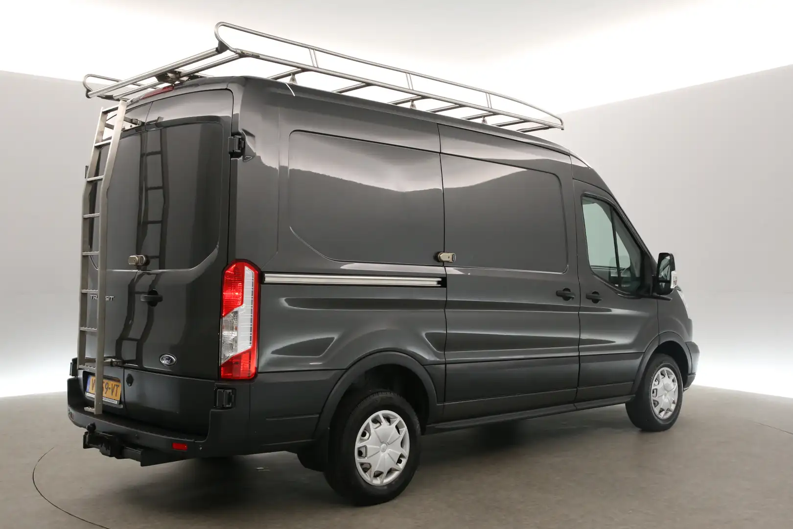 Ford Transit 330 2.0 TDCI L2H2 Trend 170PK 2800KG Trekgew. Trek Grijs - 2