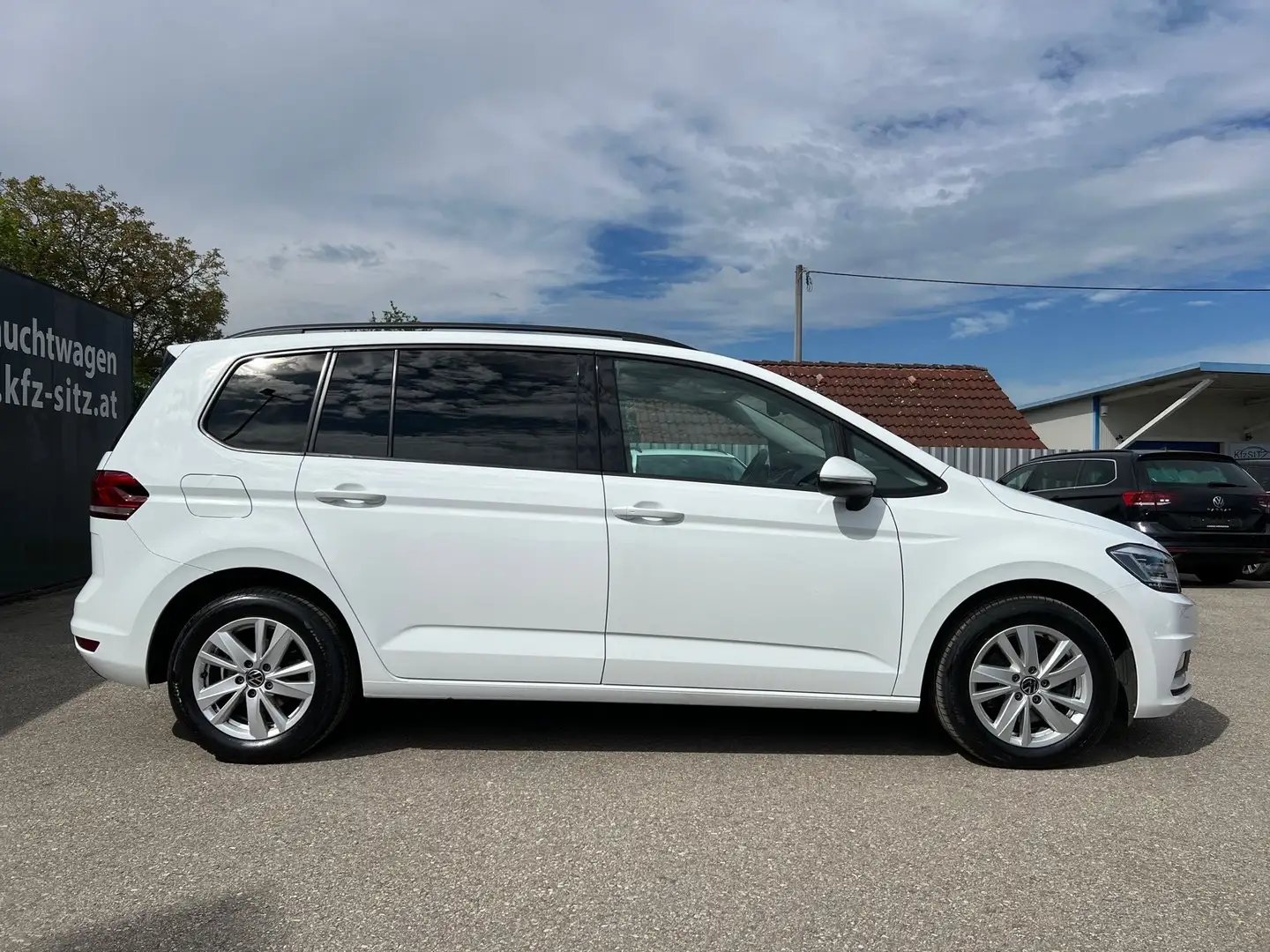 Volkswagen Touran Comfortline 2,0 BMT TDI DSG | NP: €54.600 Weiß - 2