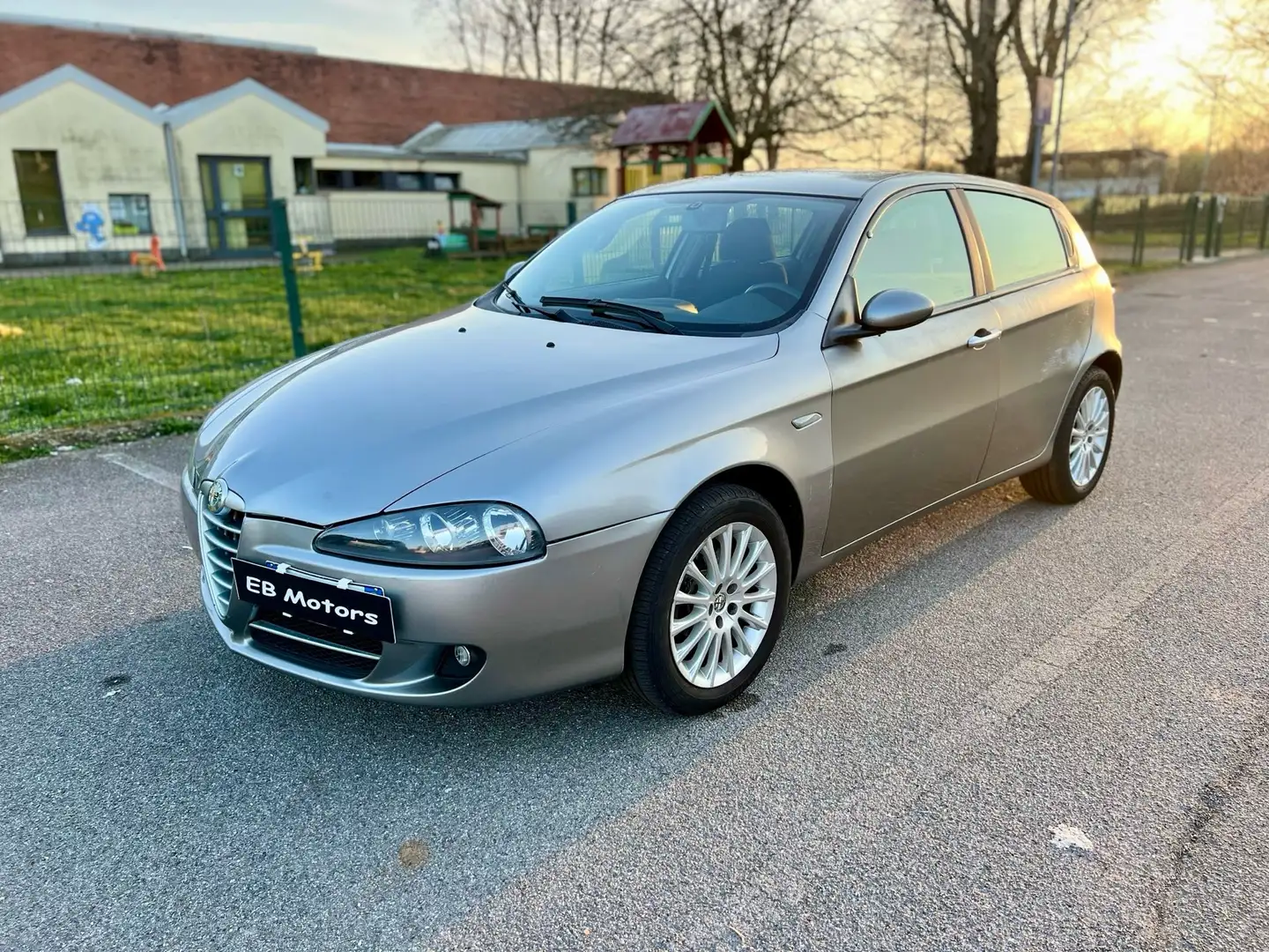 Alfa Romeo 147 2.0 Twin Spark Distinctive GPL 5p Šedá - 1
