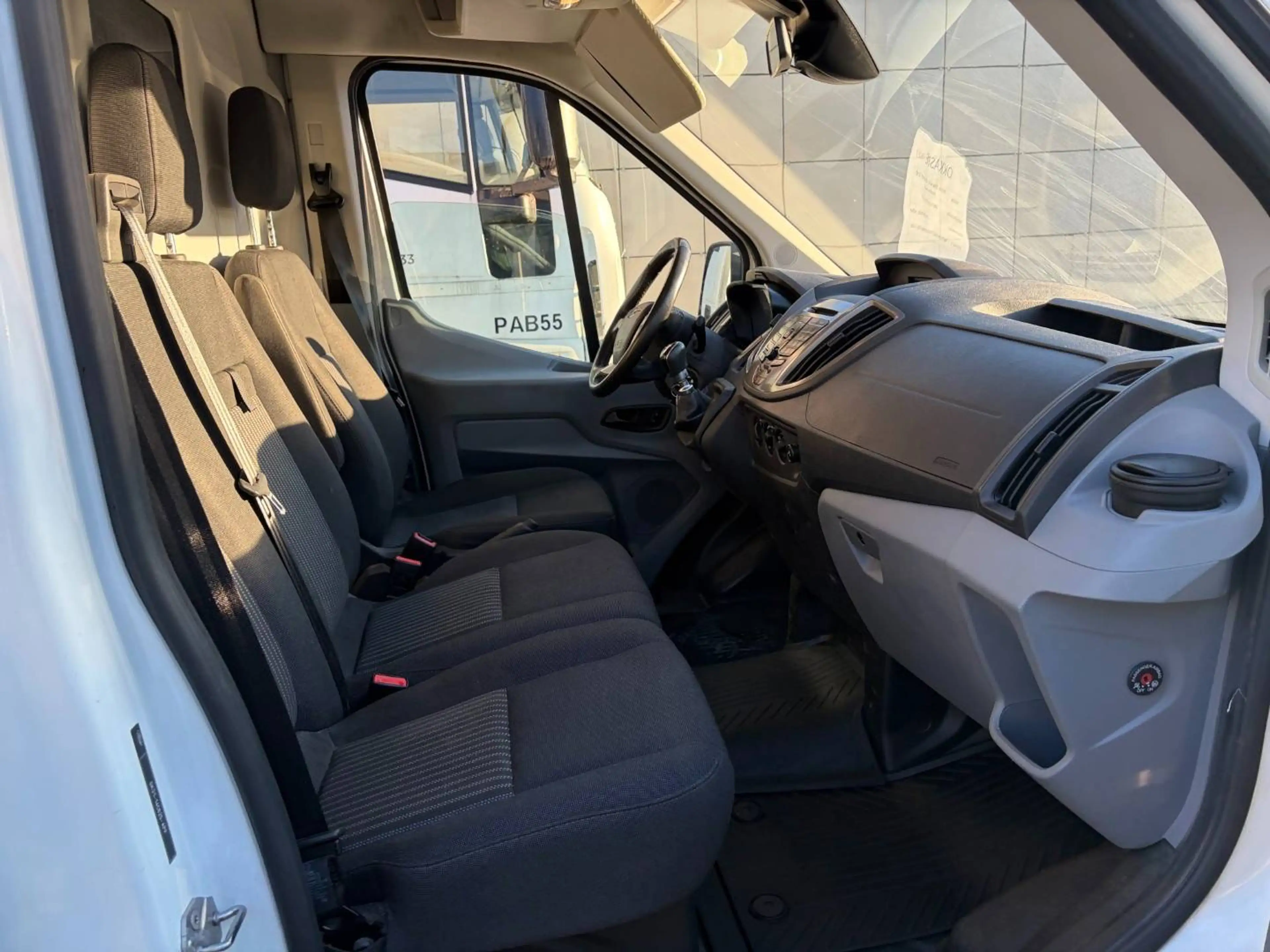 Ford Transit 2.0 TDCi L2H2 AWD Trend — photo 12
