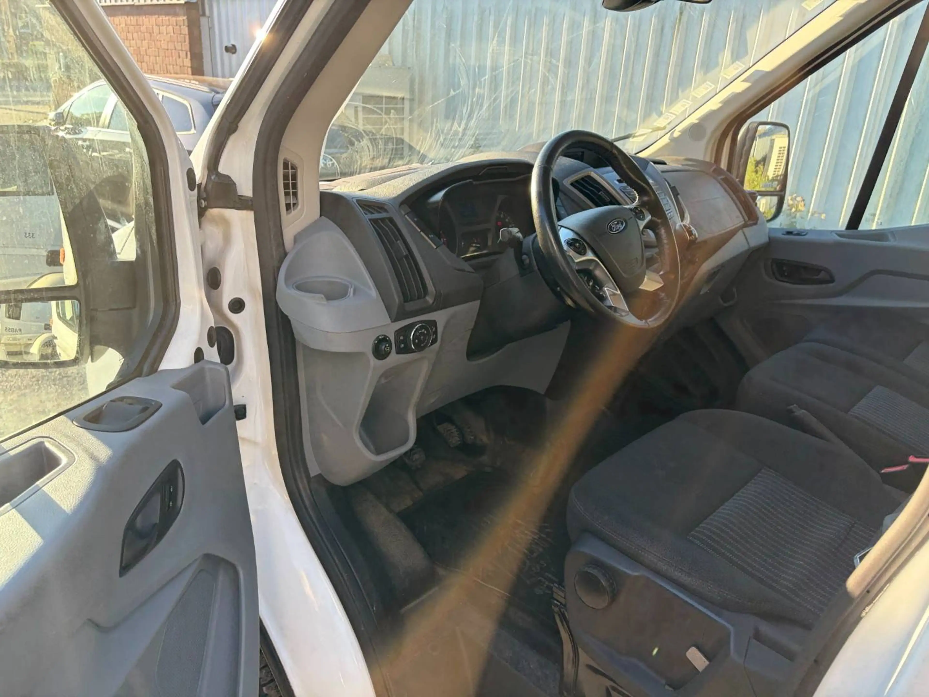 Ford Transit 2.0 TDCi L2H2 AWD Trend — photo 5