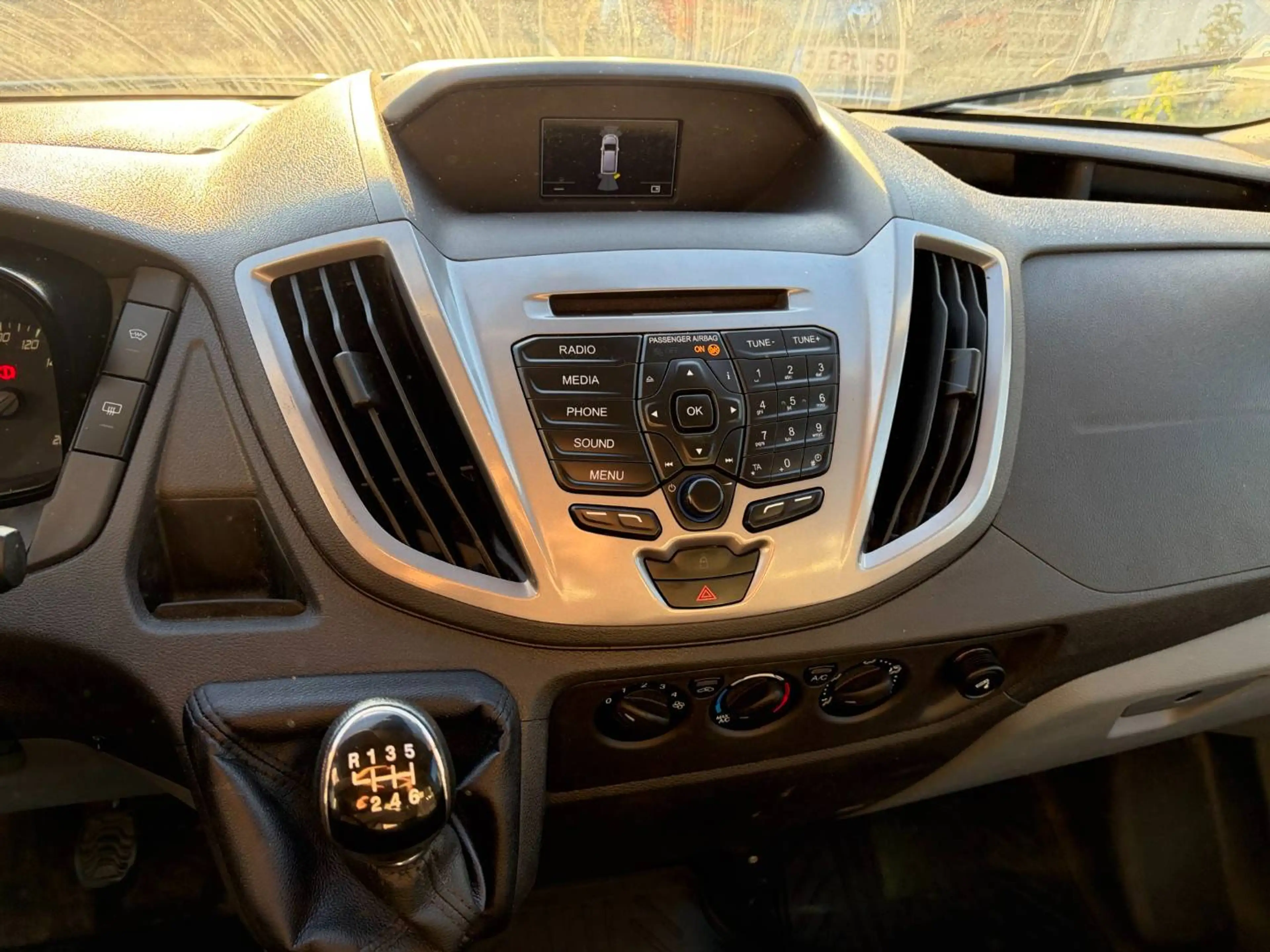 Ford Transit 2.0 TDCi L2H2 AWD Trend — photo 10