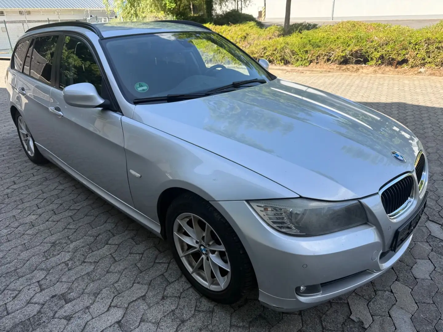 BMW 320 Baureihe 3 Touring 320d Silver - 1