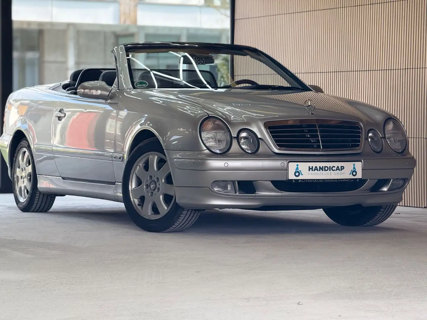 Mercedes-Benz CLK 320 AVANTGARDE *Cabrio *Sehr Gepflegt Stříbrná - 1