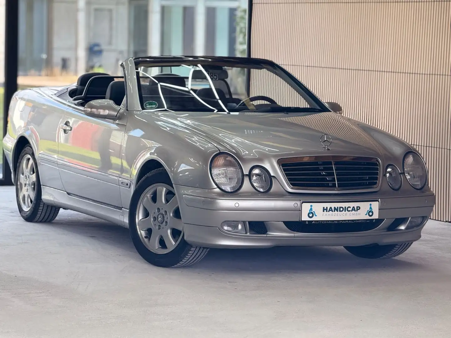 Mercedes-Benz CLK 320 AVANTGARDE *Cabrio *Sehr Gepflegt Stříbrná - 2