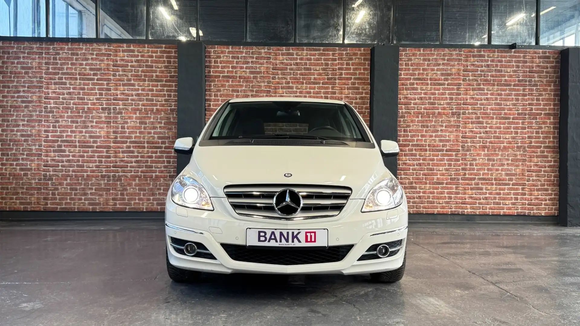 Mercedes-Benz B 180 BlueEFFICIENCY BI-XENON*SHZ*PANORAMA*LEDER Weiß - 2