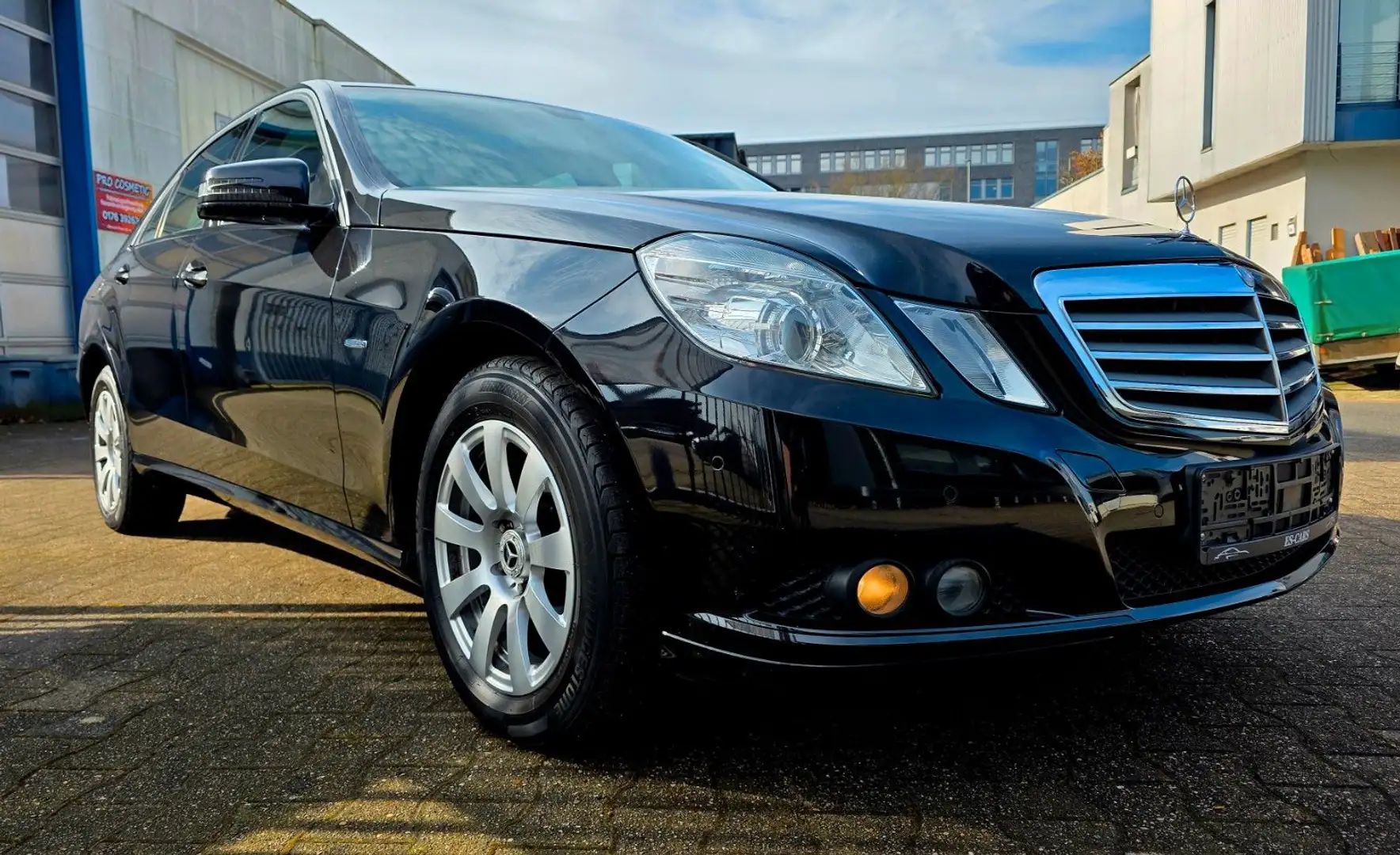 Mercedes-Benz E 200 CGI BlueEfficiency NAVI Чорний - 2