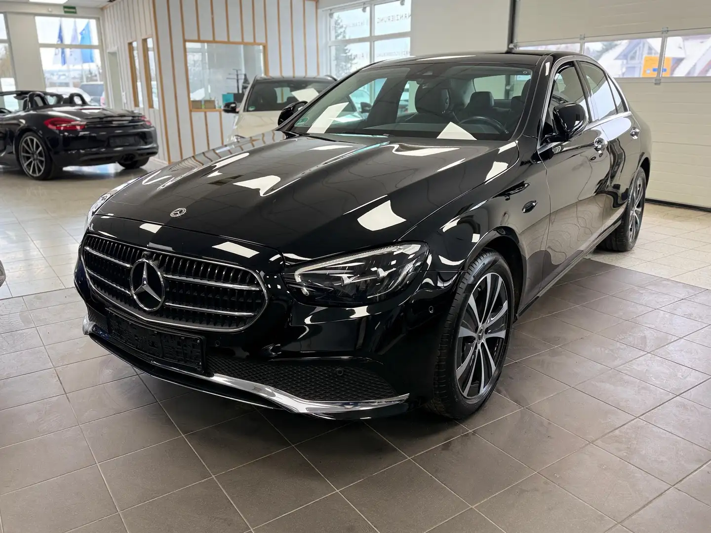 Mercedes-Benz E 300 E 300 e 9G-TRONIC/360/Avantgarde Schwarz - 2