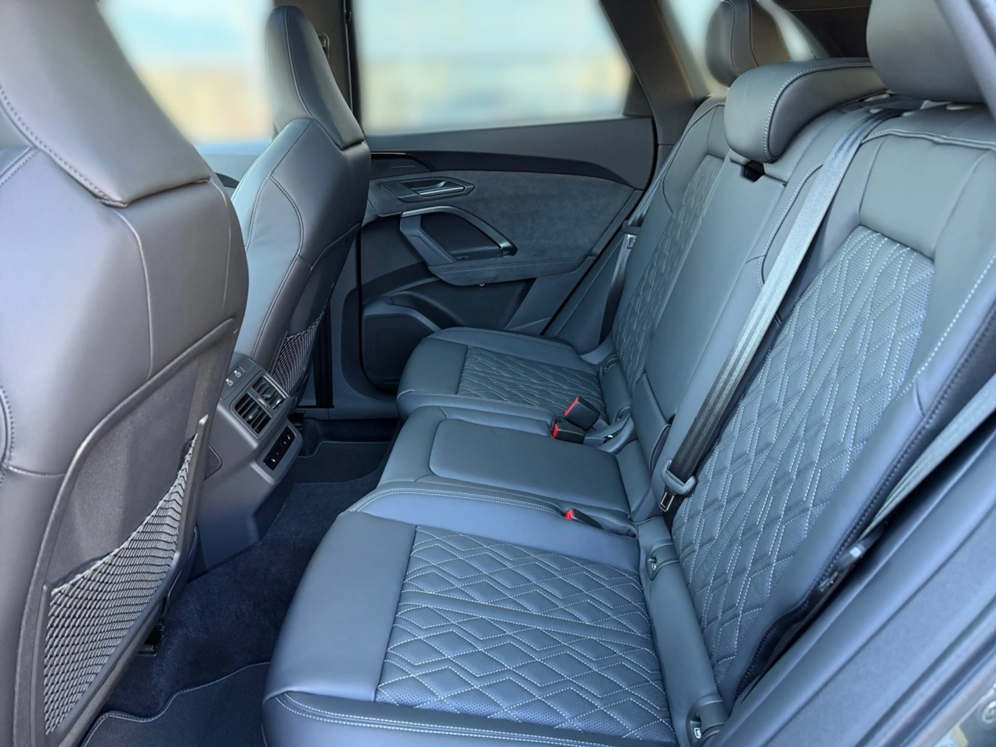 Audi SQ5 SUV TFSI quattro S-Tronic HeadUp Panodach Marix Si — photo 12