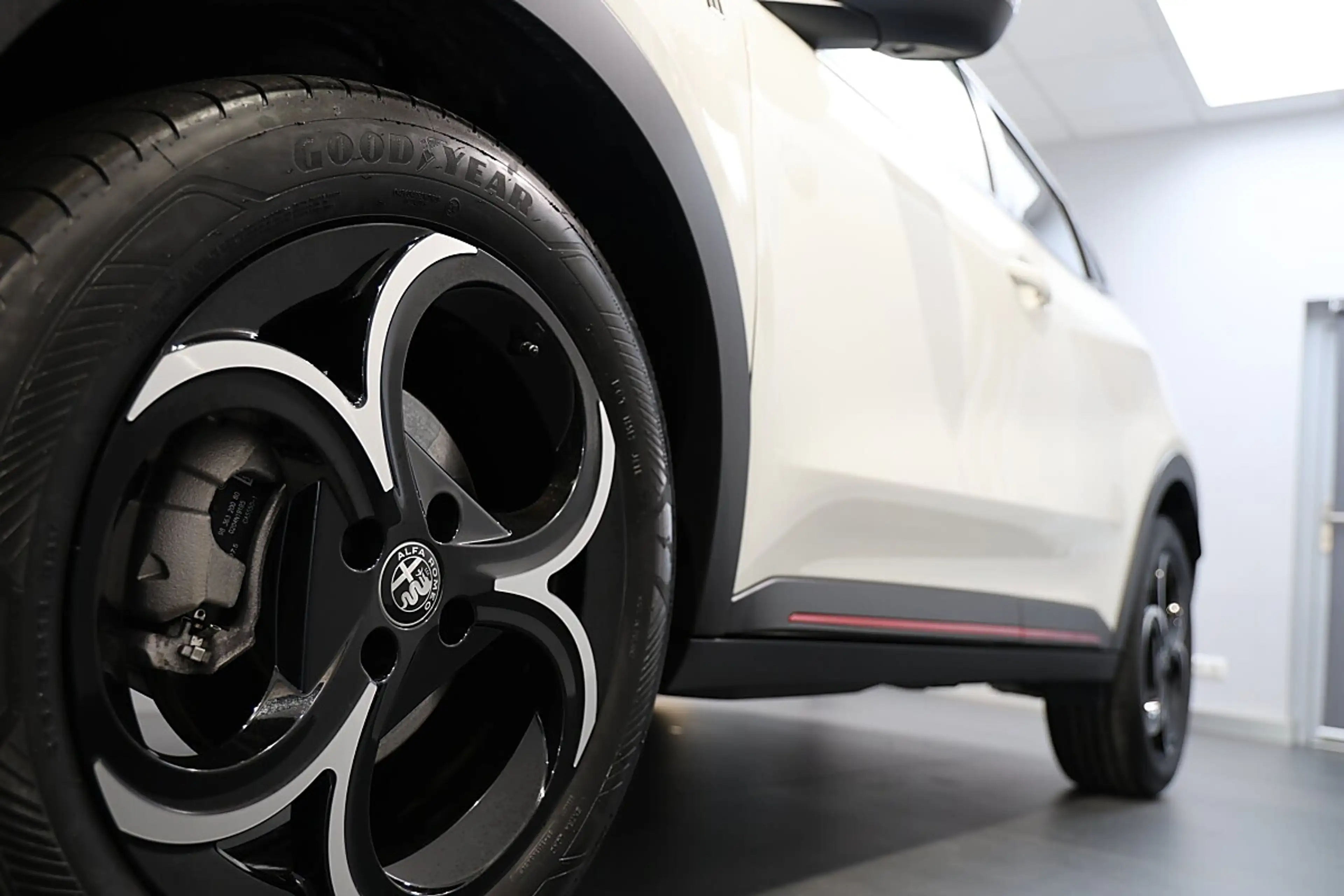 Alfa Romeo Junior Ibrida 1.2 e DCT6 Mild-Hybrid Speciale — photo 11