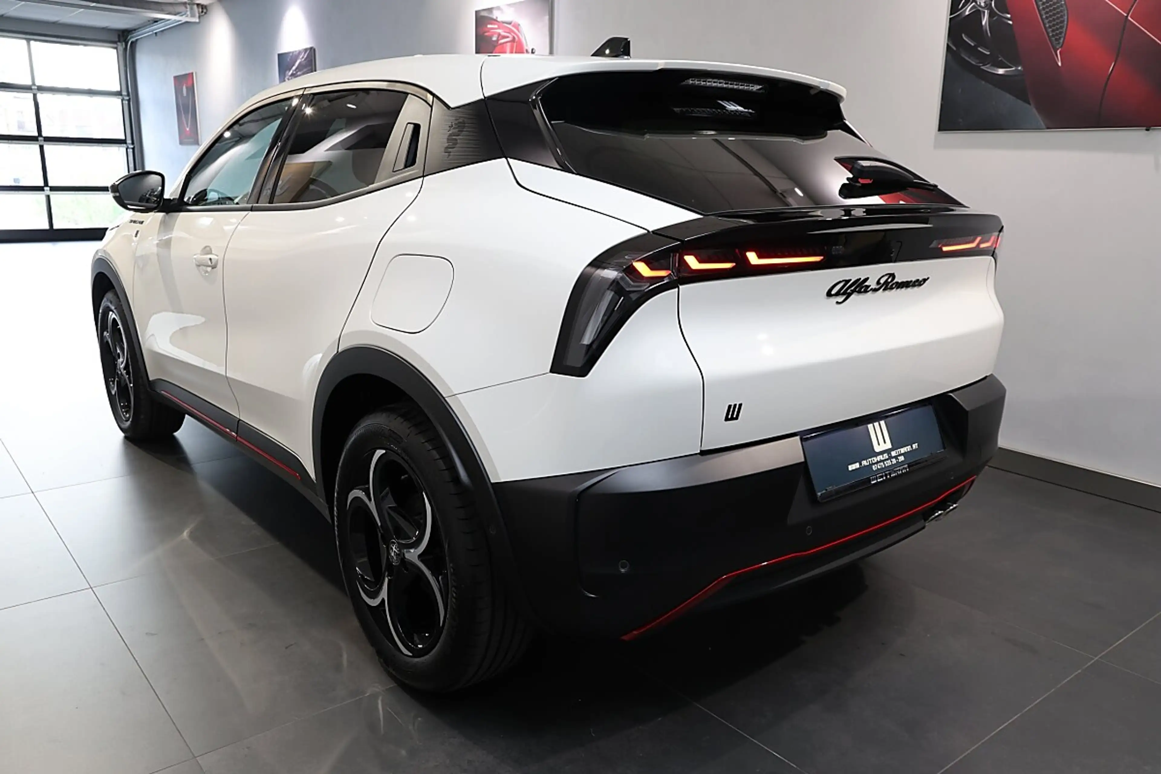 Alfa Romeo Junior Ibrida 1.2 e DCT6 Mild-Hybrid Speciale — photo 2