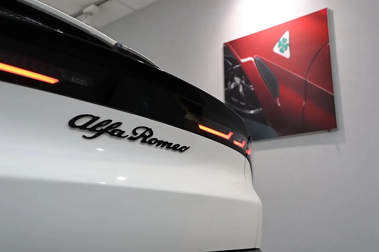Alfa Romeo Junior 2025 — фото 12