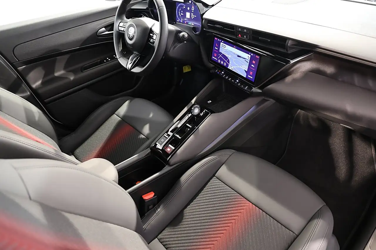 Alfa Romeo Junior 2025 — фото 15