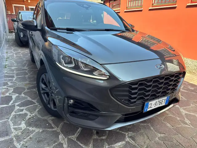 Ford Kuga view 3