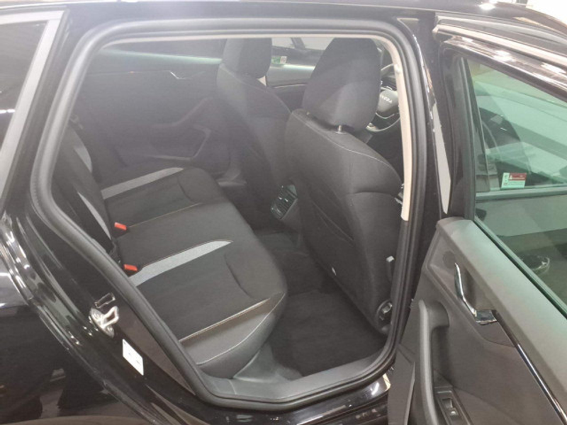 Skoda Scala Tour 1.5 TSI DSG LED Navi RFK PDC ACC SHZ — photo 6