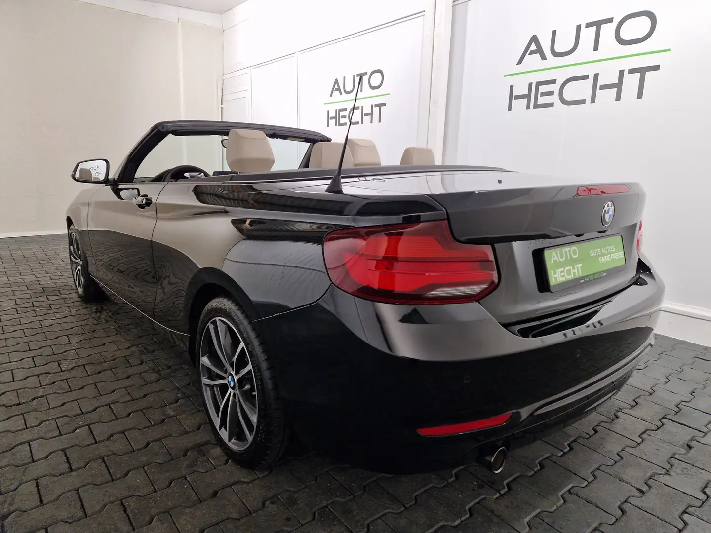 BMW 218 i Cabrio Sport Line, PDC vo+hi, Kamera, DAB Zwart - 2