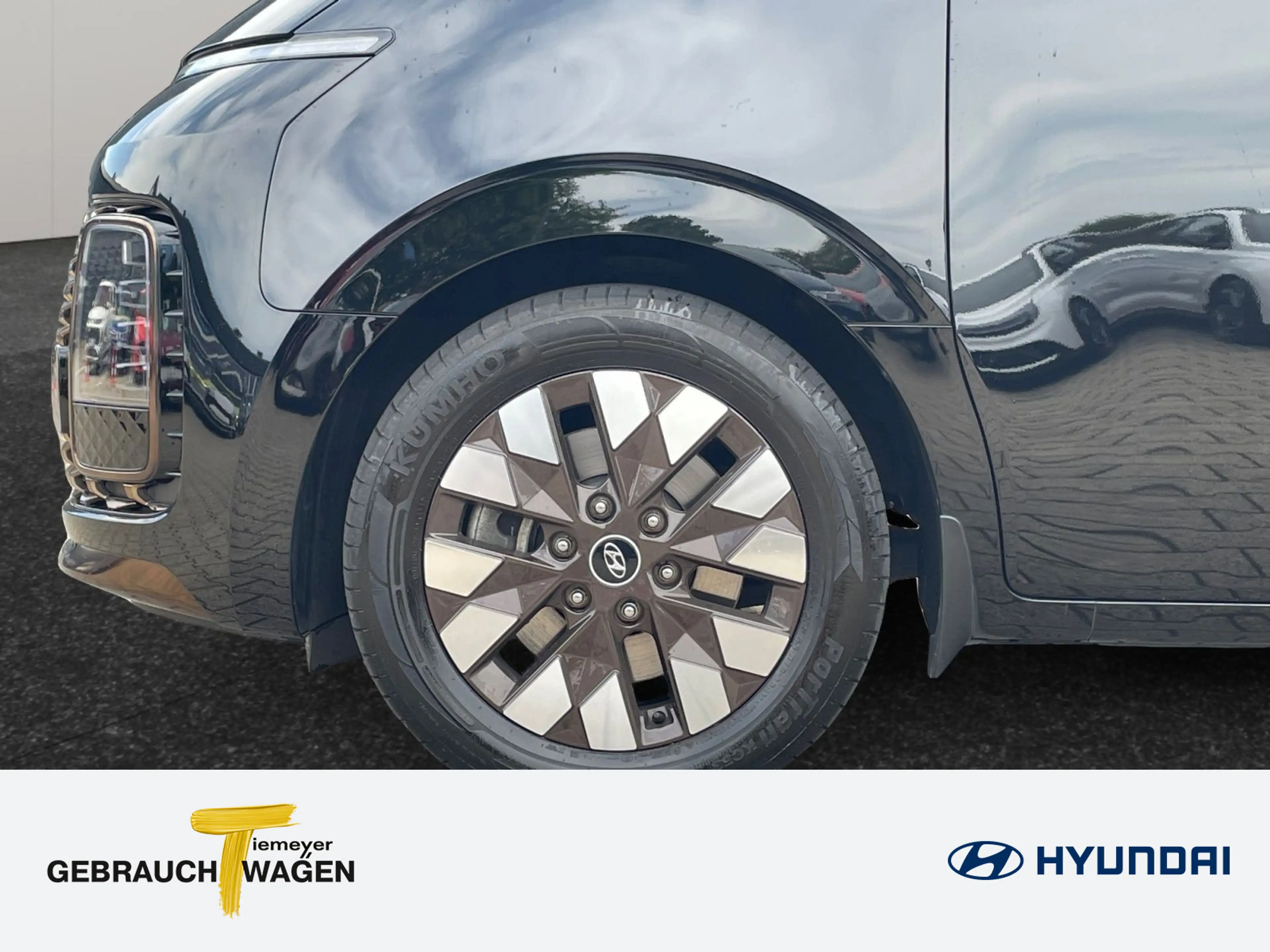 Hyundai STARIA STARIA 2.2 CRDi Signature 2WD Leder Navi PanoD — photo 9